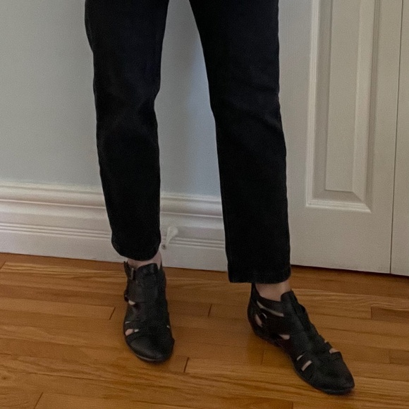 Women's Shoes: Black Leather Cutout Ankle Boots - Picture 11 of 11